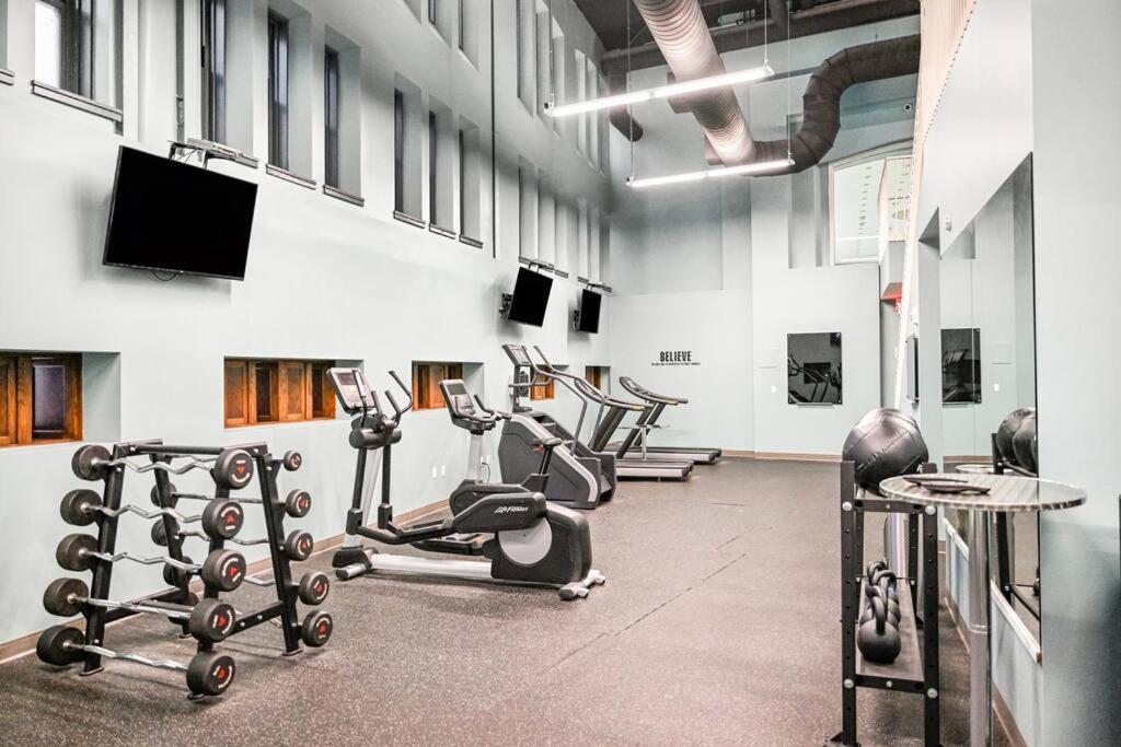 2Br Unit In The Heart Of Dt On Playhouse Square, With Pool And Gym Access-1106 Leilighet Cleveland Eksteriør bilde