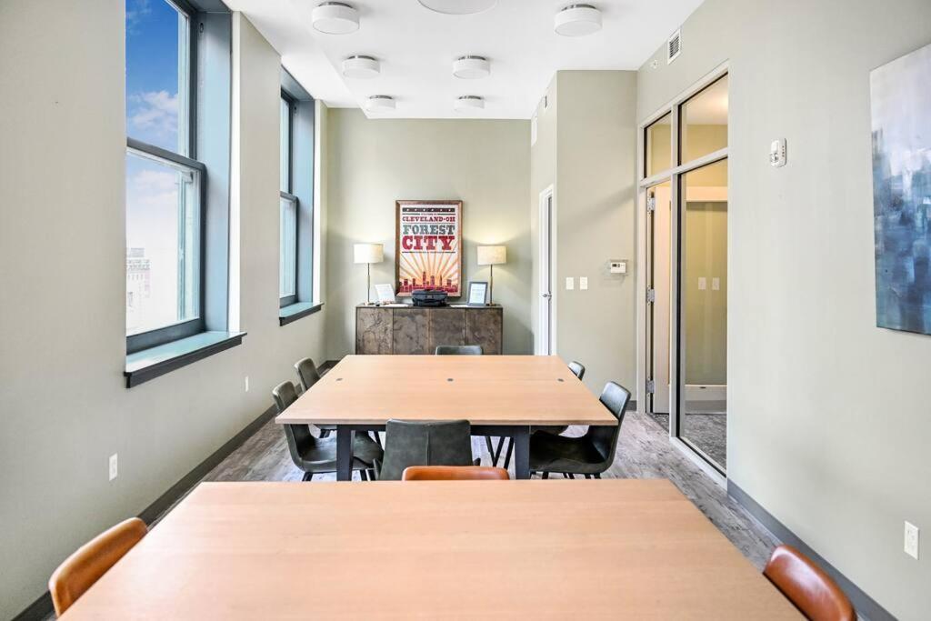 2Br Unit In The Heart Of Dt On Playhouse Square, With Pool And Gym Access-1106 Leilighet Cleveland Eksteriør bilde