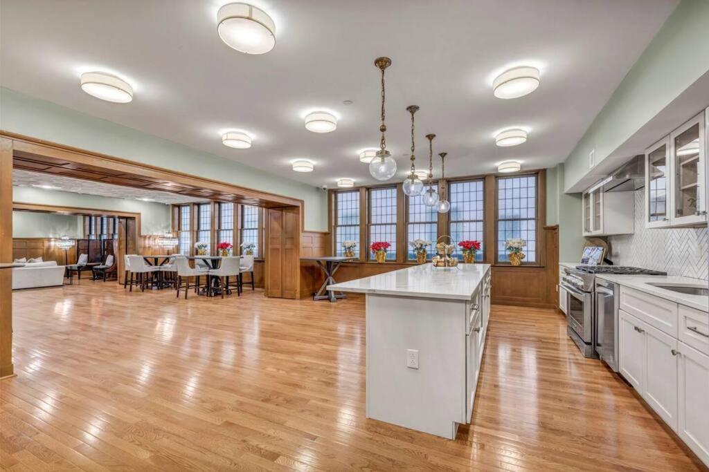 2Br Unit In The Heart Of Dt On Playhouse Square, With Pool And Gym Access-1106 Leilighet Cleveland Eksteriør bilde