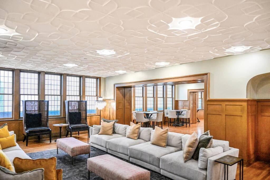 2Br Unit In The Heart Of Dt On Playhouse Square, With Pool And Gym Access-1106 Leilighet Cleveland Eksteriør bilde