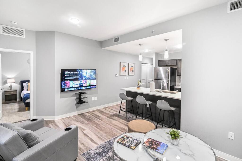 2Br Unit In The Heart Of Dt On Playhouse Square, With Pool And Gym Access-1106 Leilighet Cleveland Eksteriør bilde