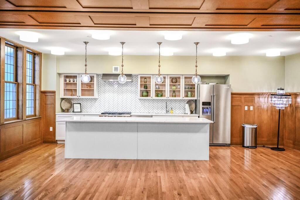 2Br Unit In The Heart Of Dt On Playhouse Square, With Pool And Gym Access-1106 Leilighet Cleveland Eksteriør bilde